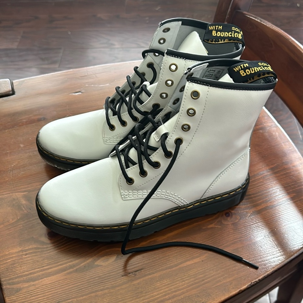 Dr. Martens, white leather NWOB